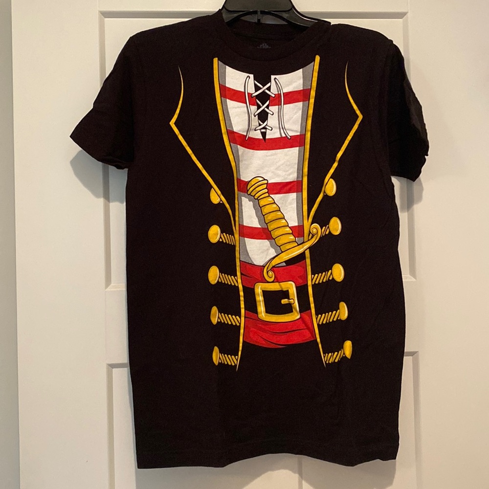 Men’s pirate, shirt, size medium